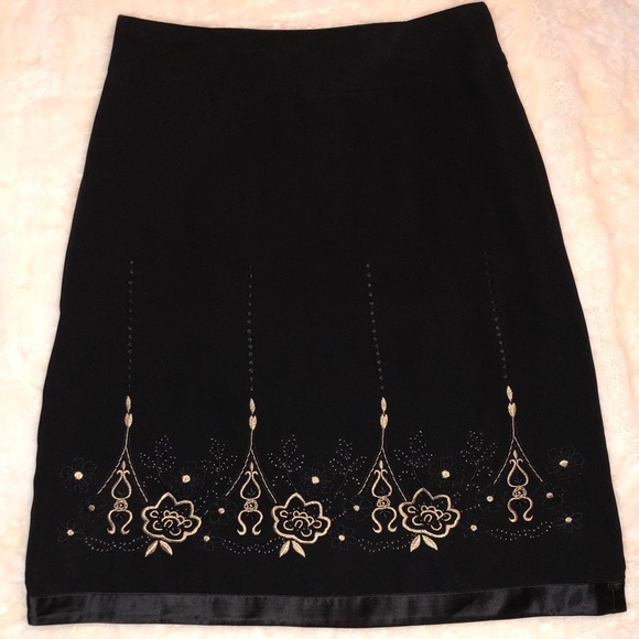 🆕Ann Taylor LOFT embroidered floral skirt - Picture 1 of 3